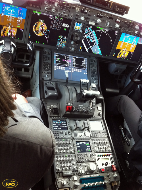 B787 cockpit